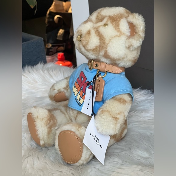 C7059 - Coach Ski Bear Collectible in Signature Shearling - Picture 4 of 9
